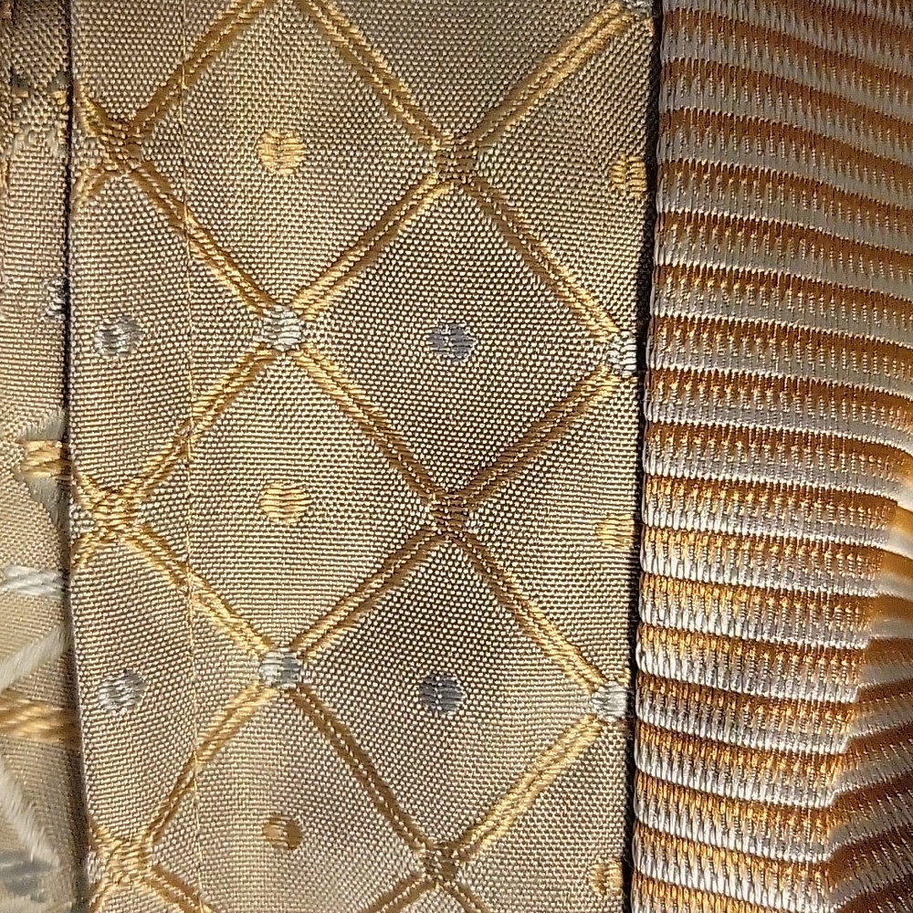 Queen Dust Ruffle - Picture 6 of 6